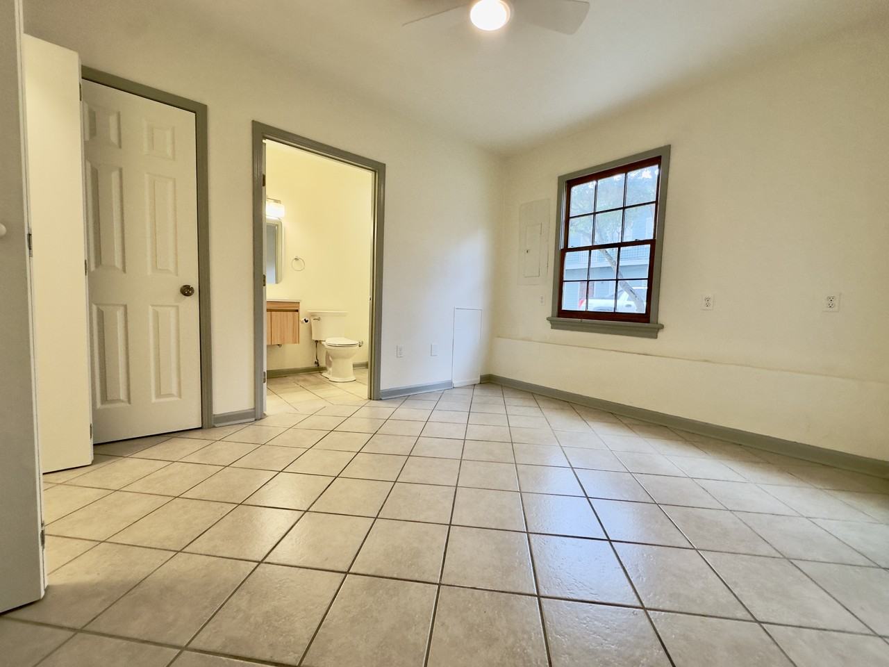 1039 4th St #4 - Photo 6 of 10