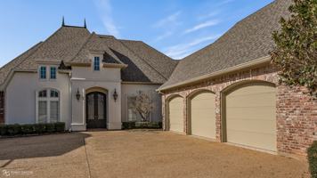 featured image of 322 Paris Pl #1