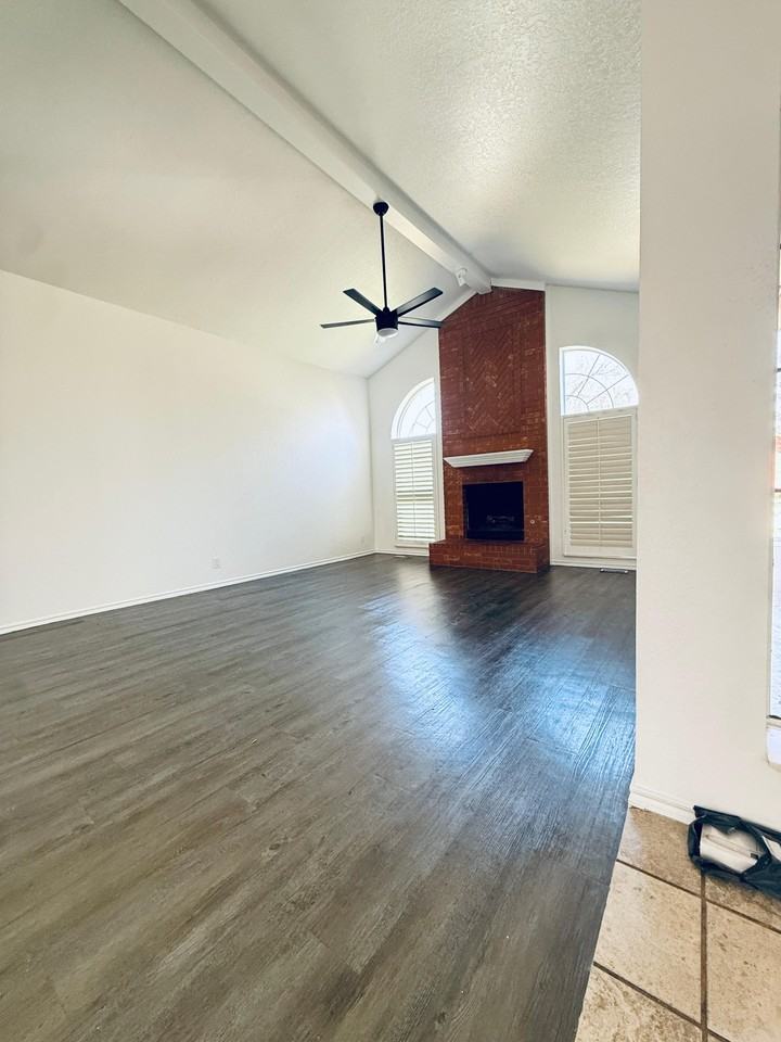 18513 Chestnut Oak Dr #1 - Photo 2 of 12