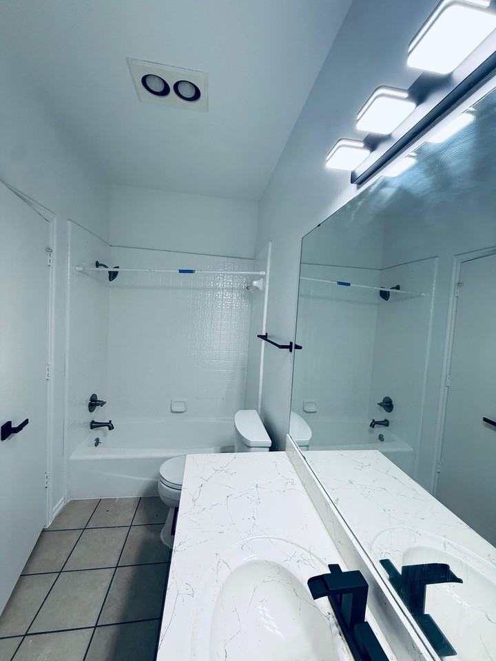 18513 Chestnut Oak Dr #1 - Photo 3 of 12