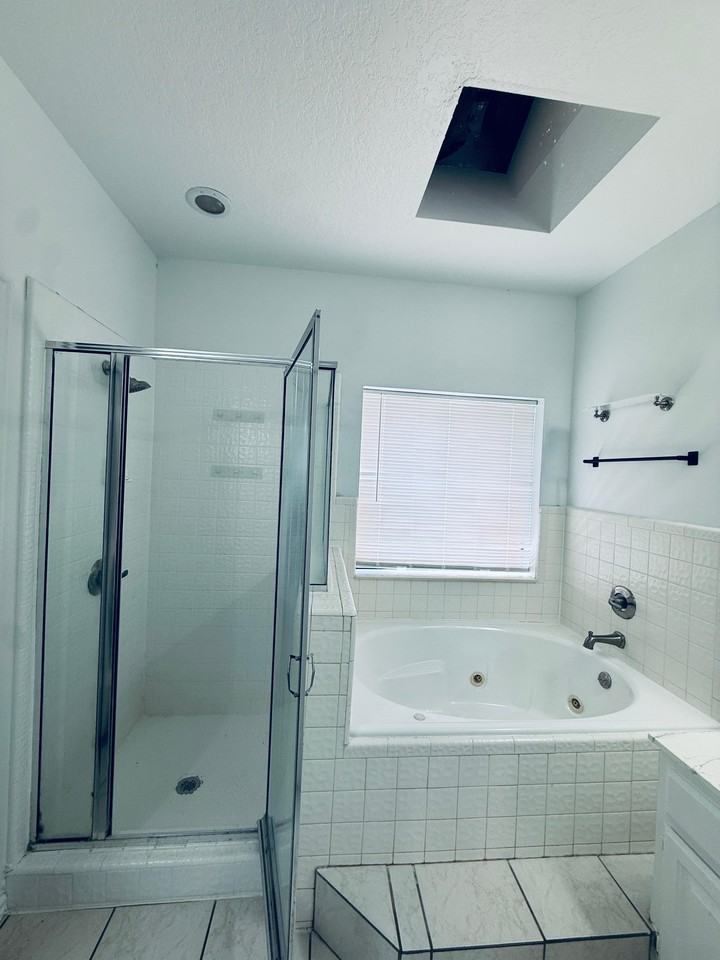 18513 Chestnut Oak Dr #1 - Photo 4 of 12