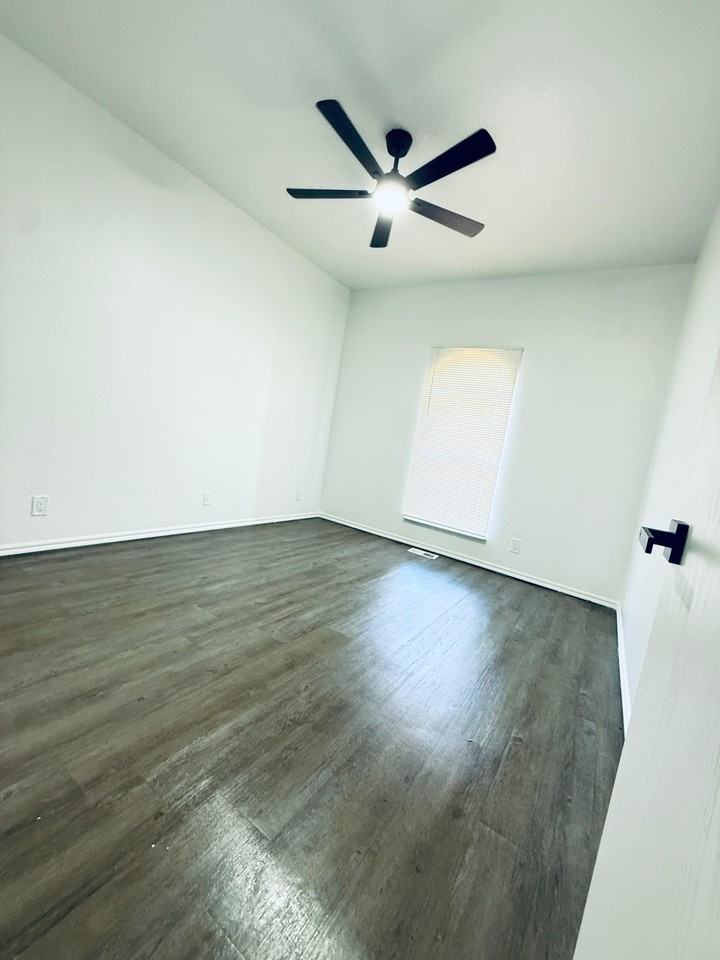 18513 Chestnut Oak Dr #1 - Photo 7 of 12