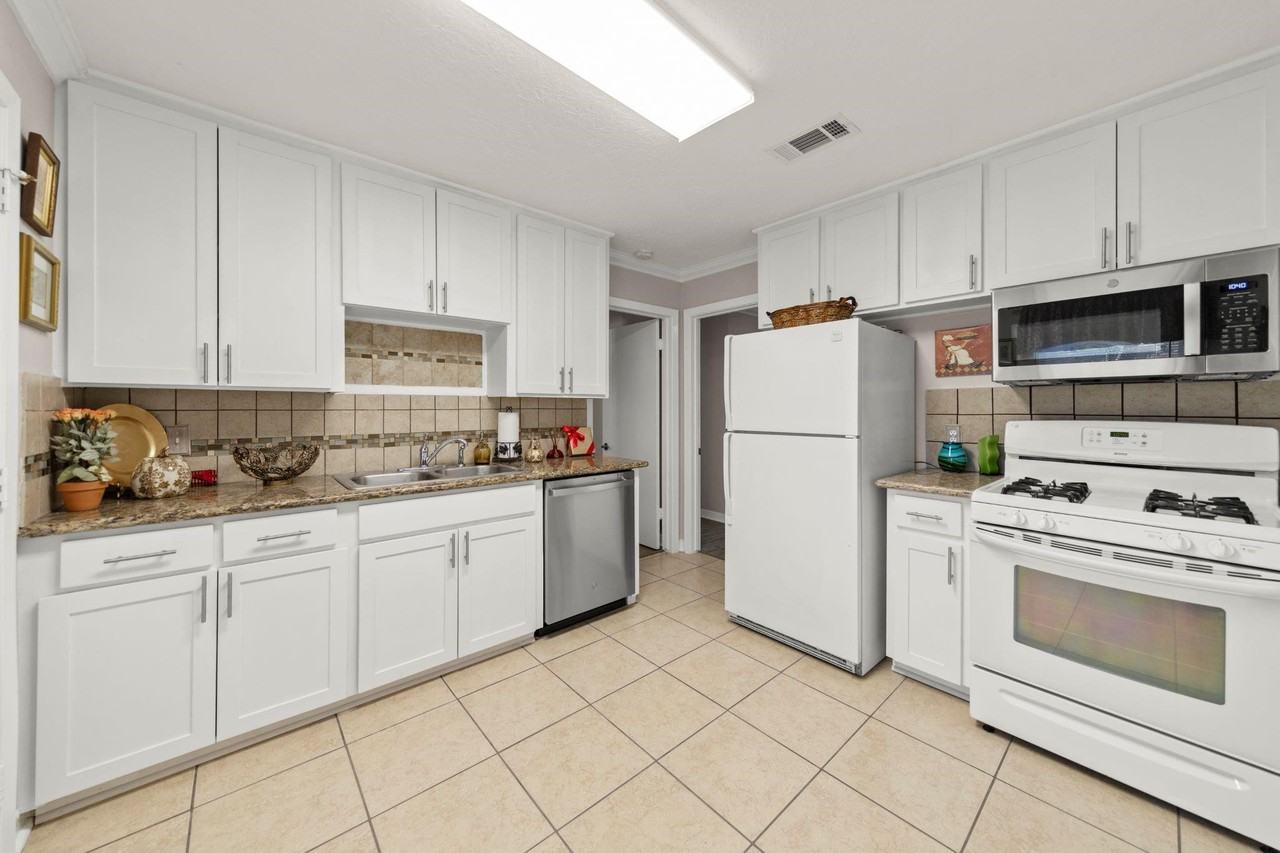 10128 Homestead Rd #10128 - Photo 6 of 9