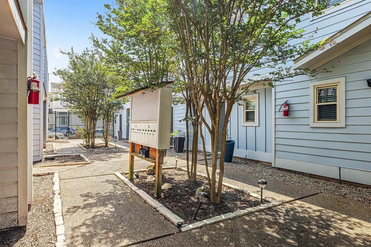 525 11th St #525-2 - Photo 3 of 11