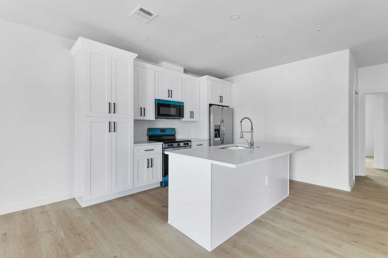 1325 35th St #1325-2 - Photo 7 of 28