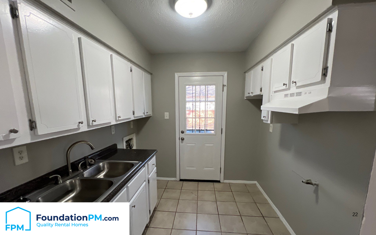 1129 Catalina Road - Photo 3 of 7