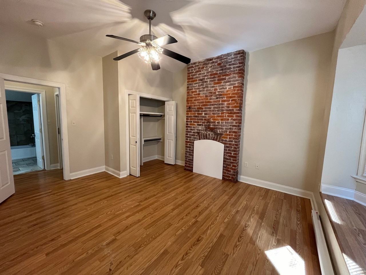 Stratford 217 - Photo 6 of 16