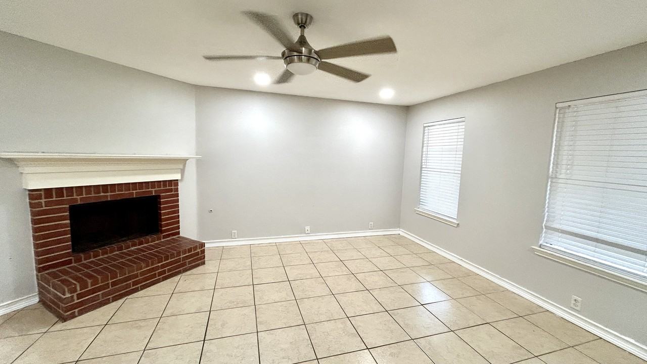 111 Quail Run Dr #1 - Photo 2 of 19