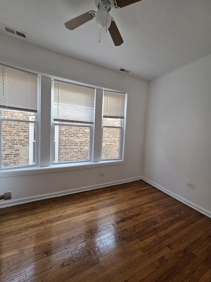 7528 South Peoria Street - Photo 4 of 17