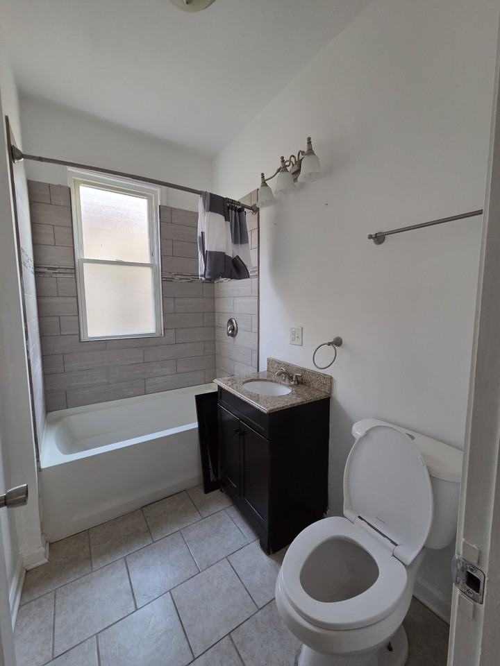 7528 South Peoria Street - Photo 7 of 17