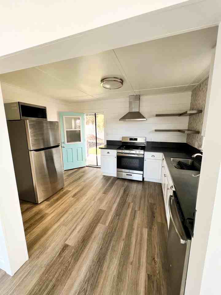 1070 10th Street - Photo 2 of 8