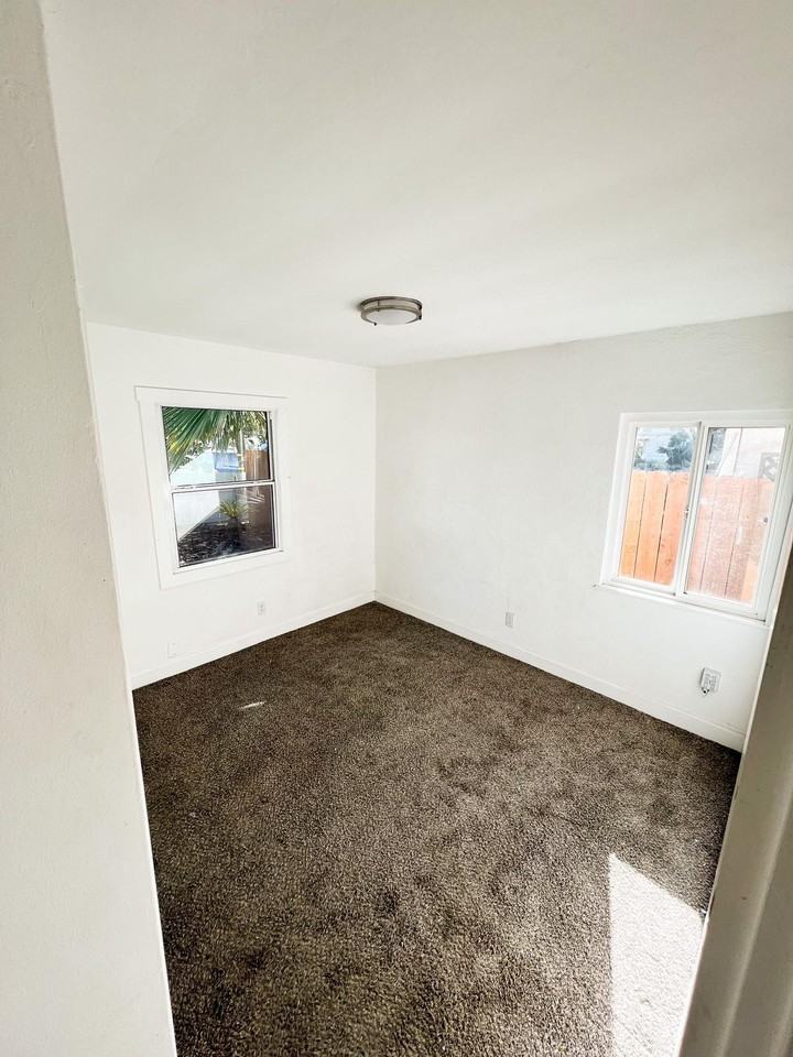 1070 10th Street - Photo 3 of 8