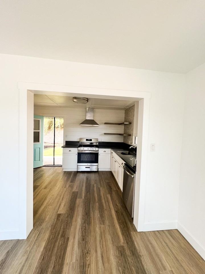 1070 10th Street - Photo 7 of 8