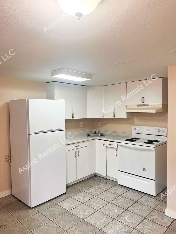 108 Oak St - Photo 3 of 8