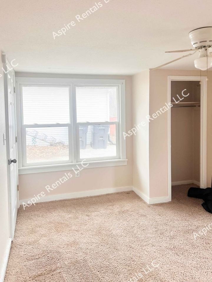 108 Oak St - Photo 5 of 8