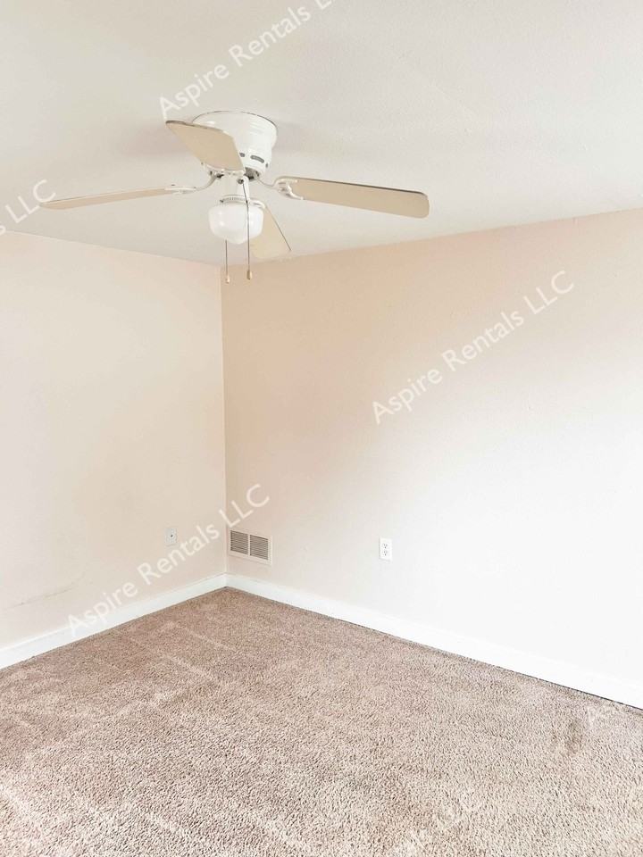 108 Oak St - Photo 6 of 8