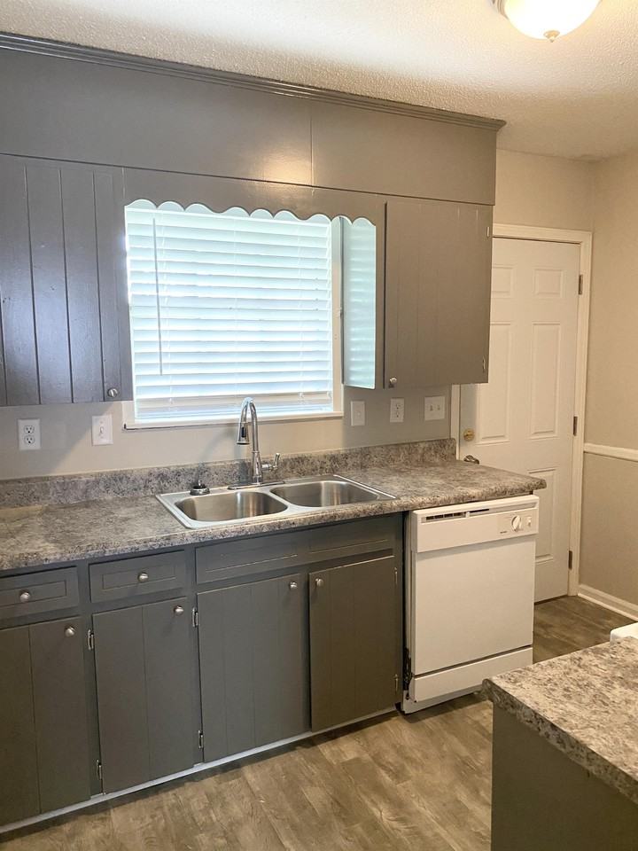 The Silvertree - Photo 3 of 50