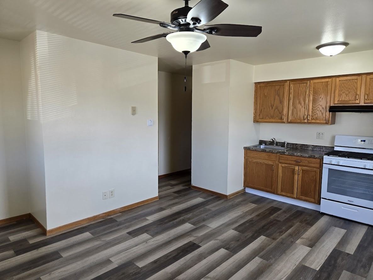 313 E Market St - Photo 2 of 25