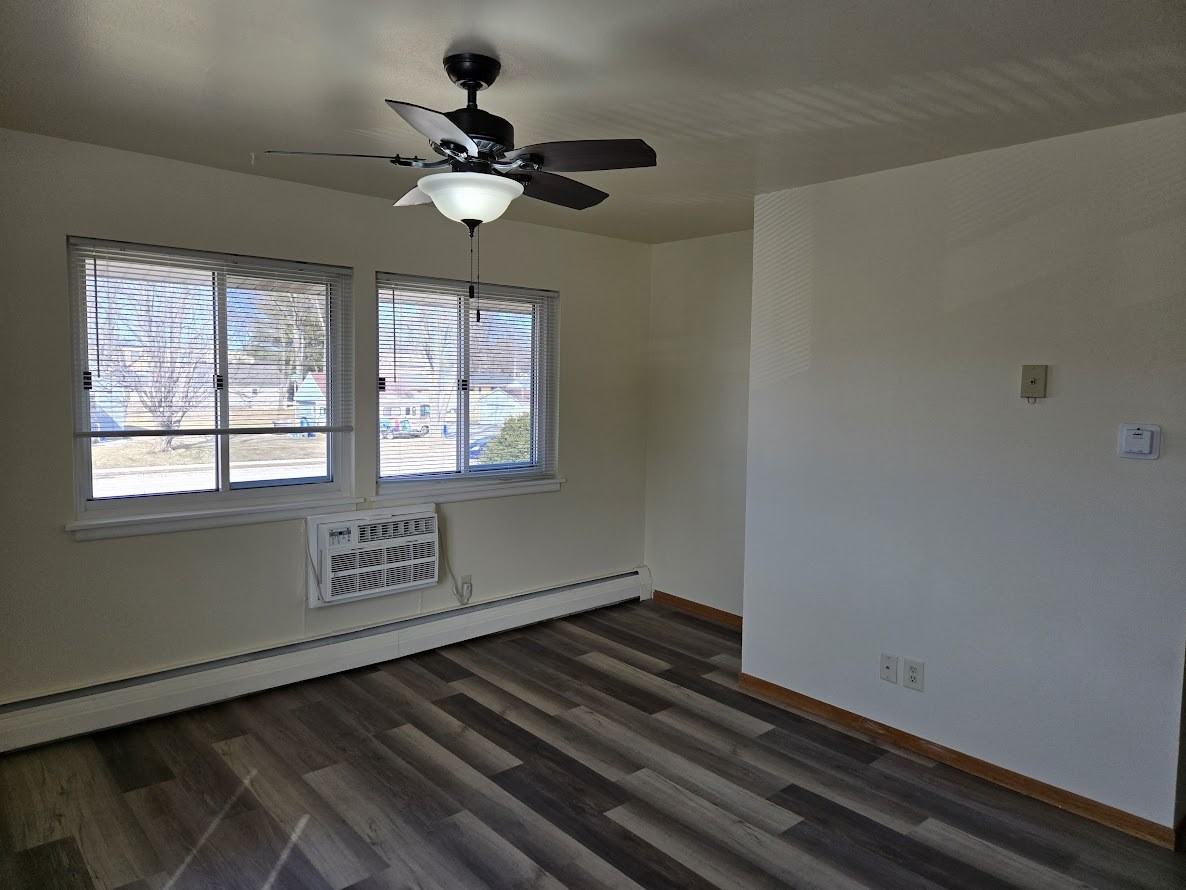 313 E Market St - Photo 3 of 25