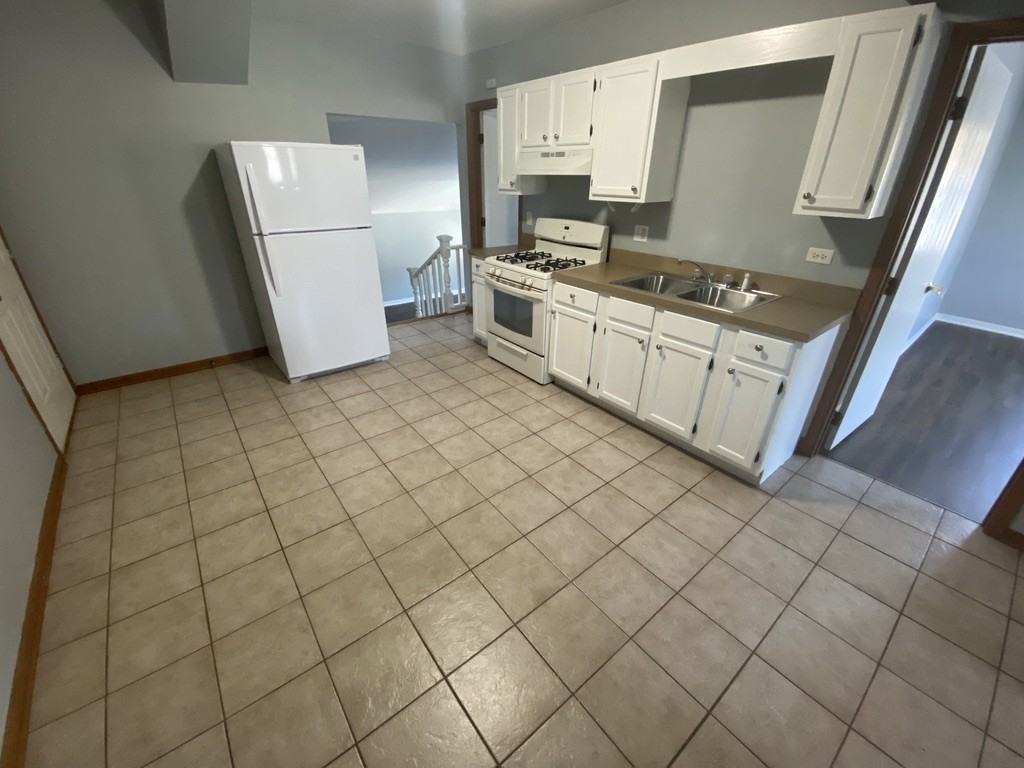 11028 Front Street - Photo 2 of 18