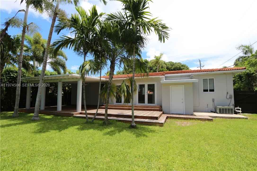 2436 Sw 19th Ave - Photo 3 of 8