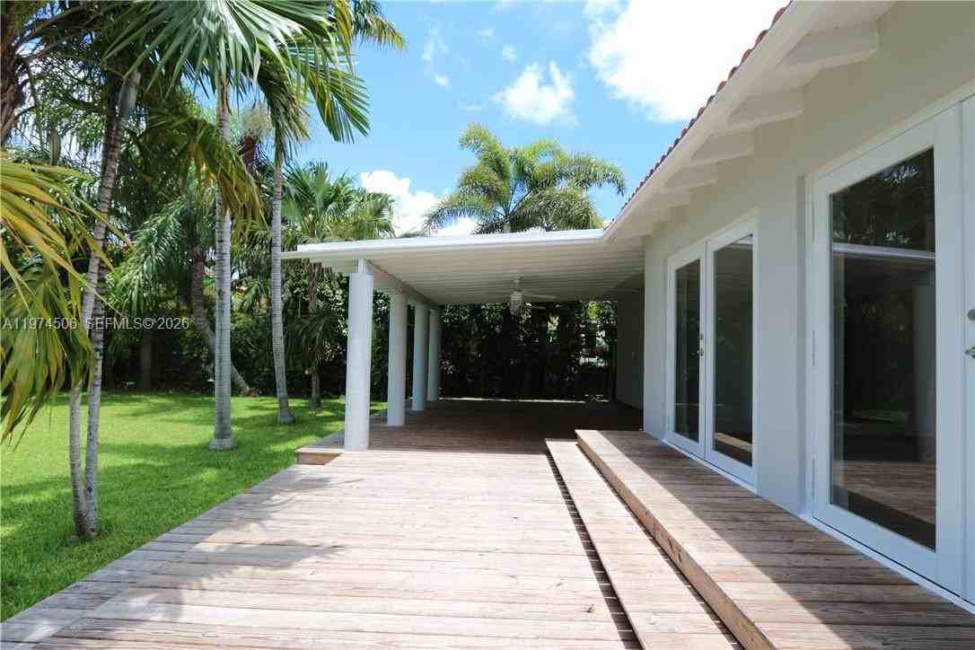 2436 Sw 19th Ave - Photo 6 of 8