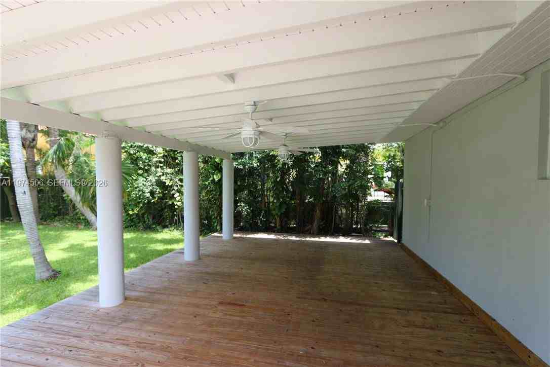 2436 Sw 19th Ave - Photo 7 of 8