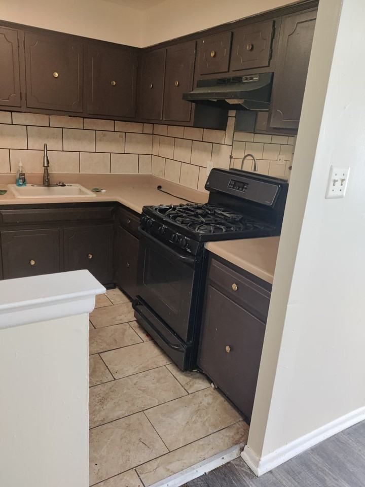 2721 South 76th Street - Photo 3 of 10