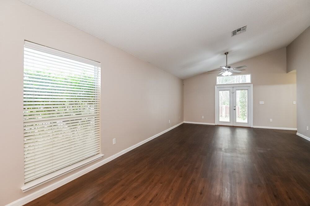 2112 S Cranbrook Ave - Photo 3 of 16