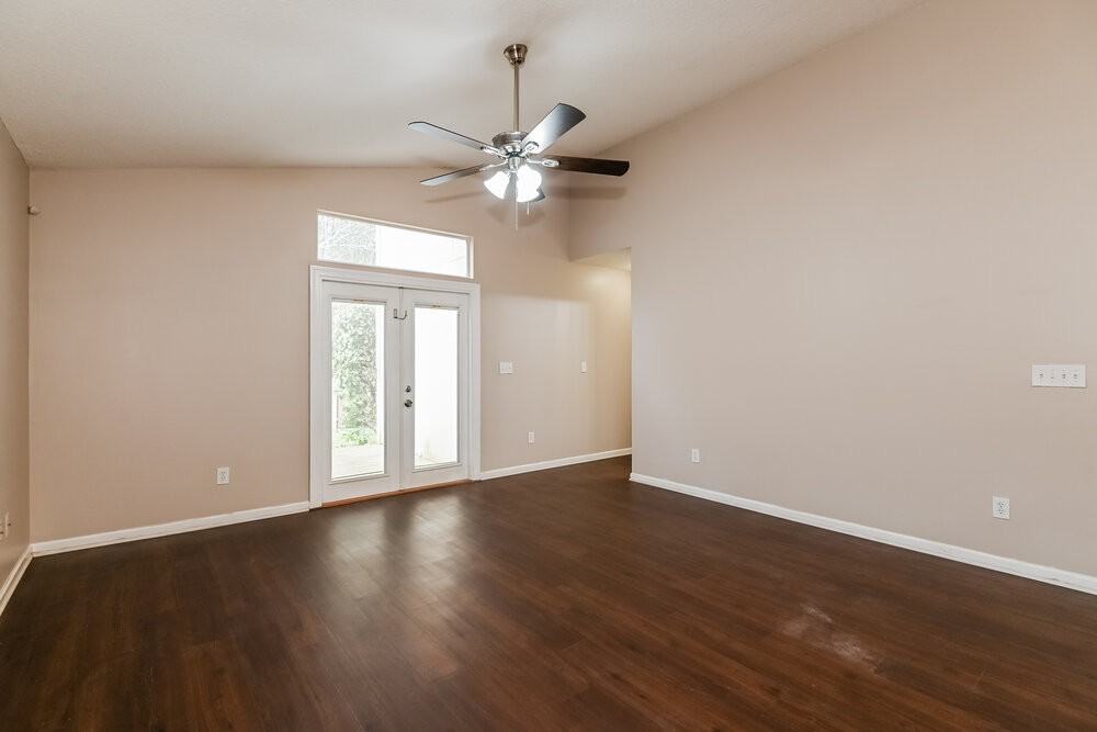 2112 S Cranbrook Ave - Photo 4 of 16