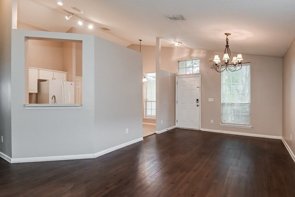 2112 S Cranbrook Ave - Photo 5 of 16