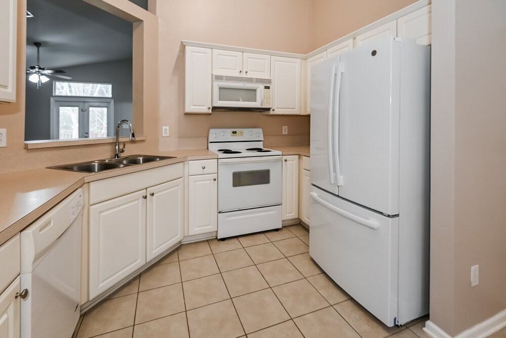 2112 S Cranbrook Ave - Photo 7 of 16