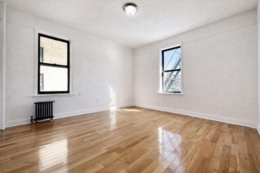 121 Bennett Ave - Photo 4 of 8