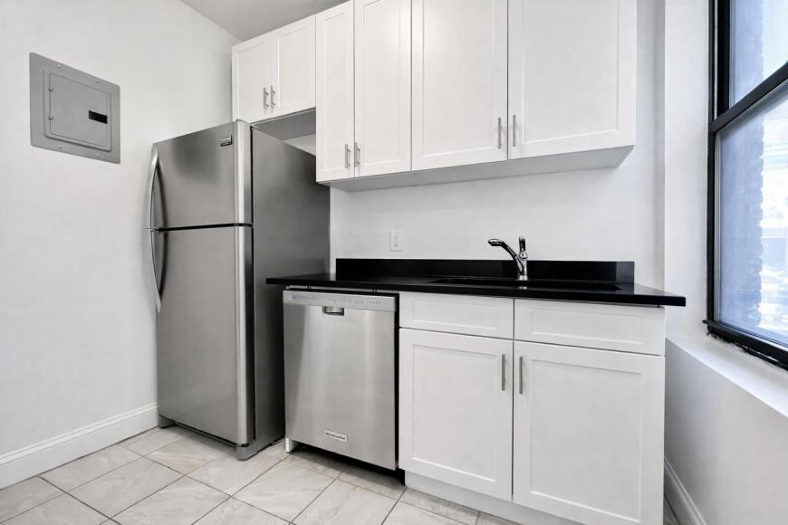 121 Bennett Ave - Photo 6 of 8