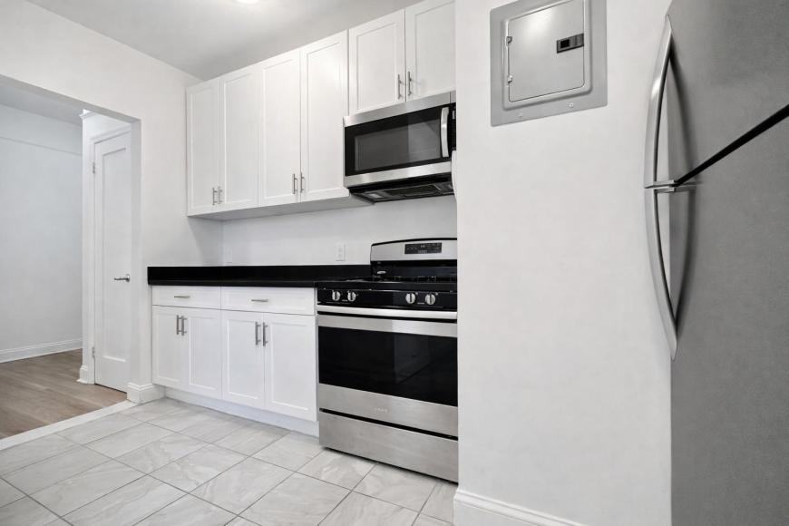 121 Bennett Ave - Photo 7 of 8