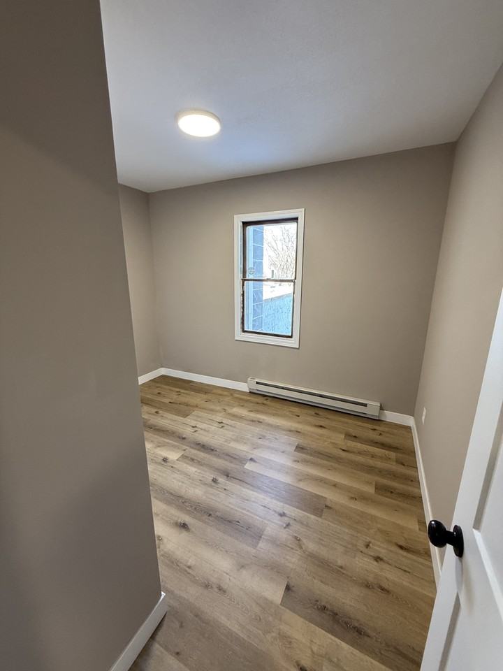 365 State Street N - Photo 6 of 10