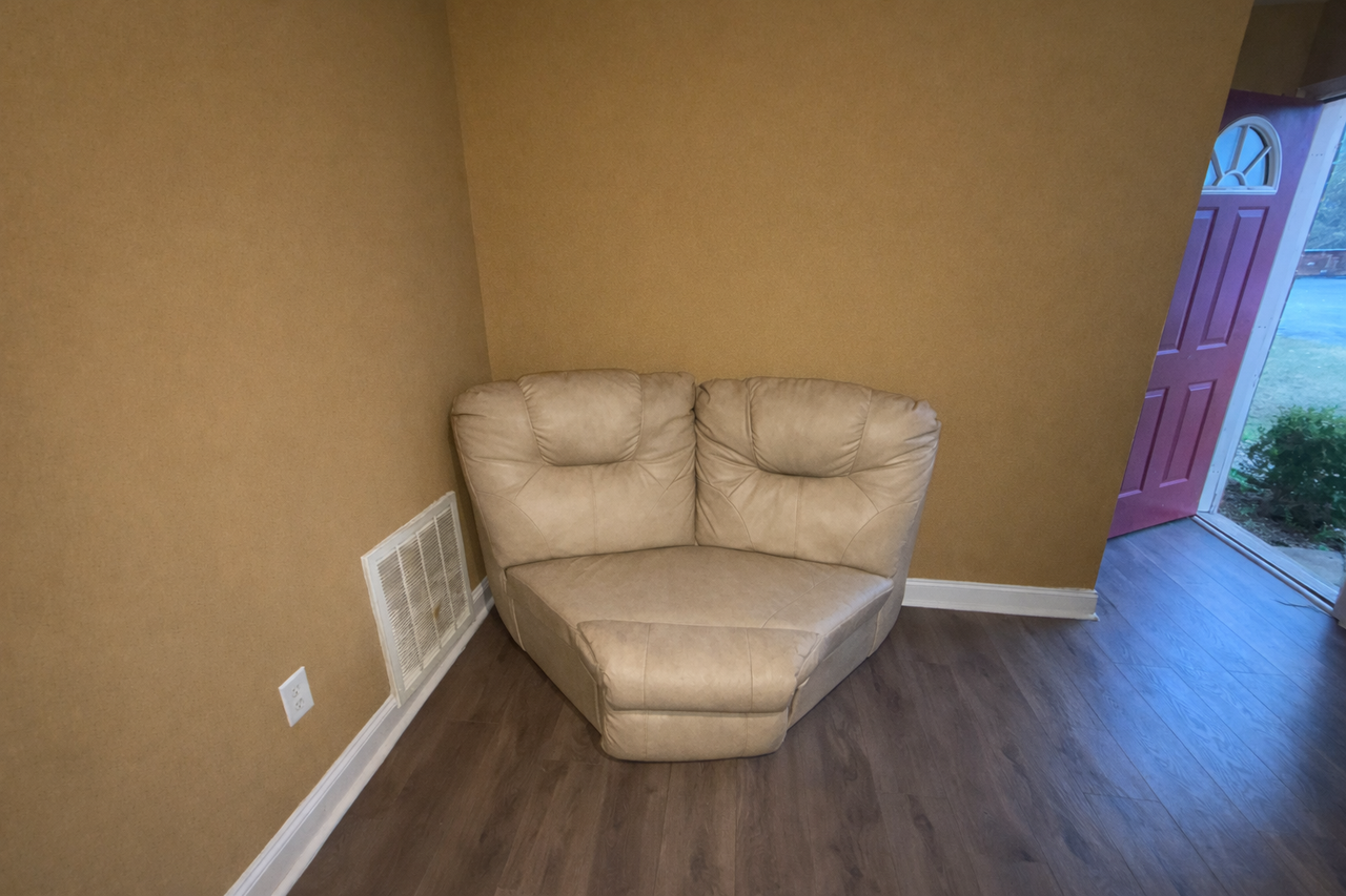 192 Straight Street - Photo 4 of 11