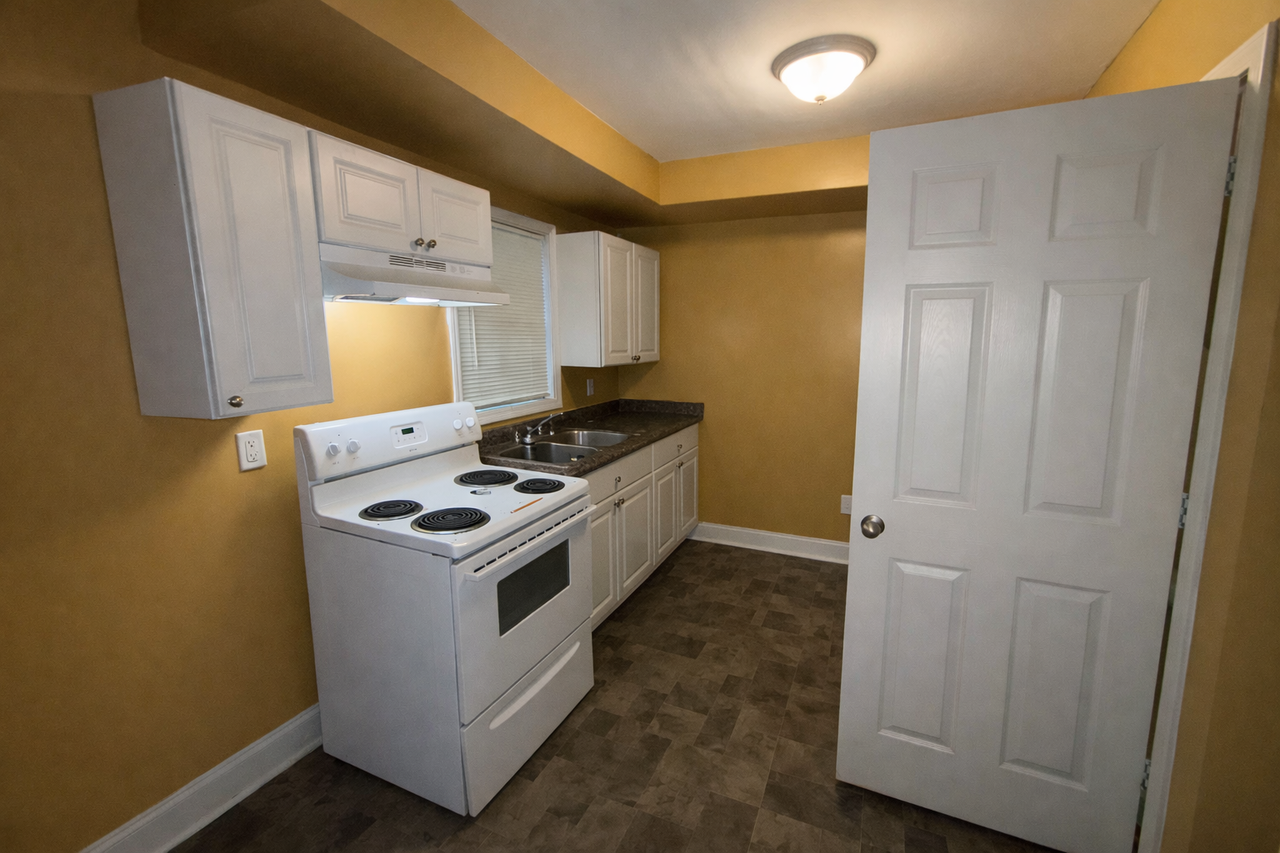 192 Straight Street - Photo 5 of 11