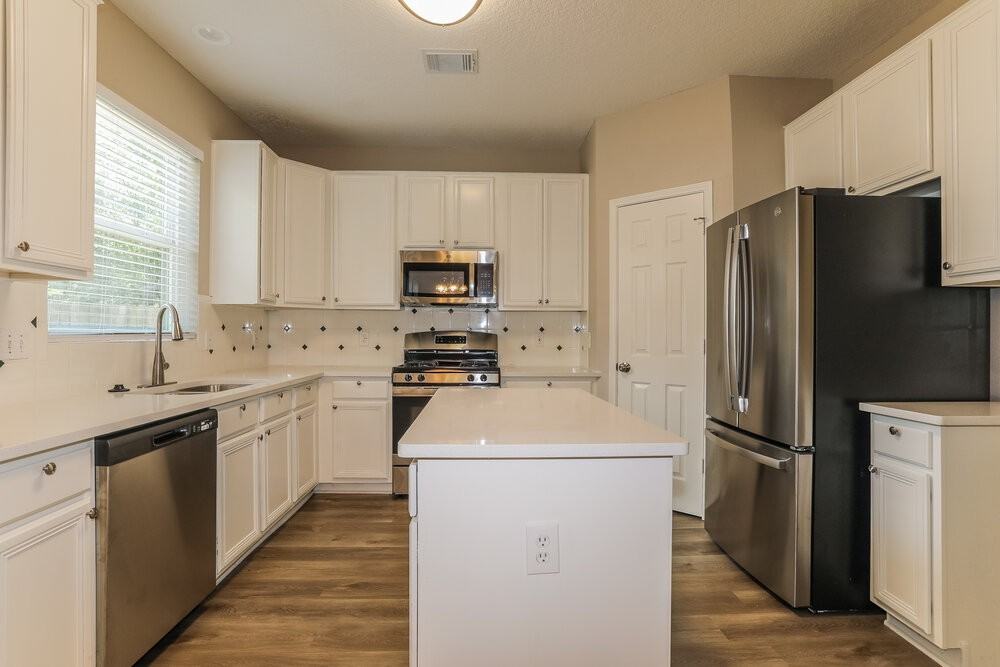 19419 Kacey Lane Ct - Photo 7 of 17