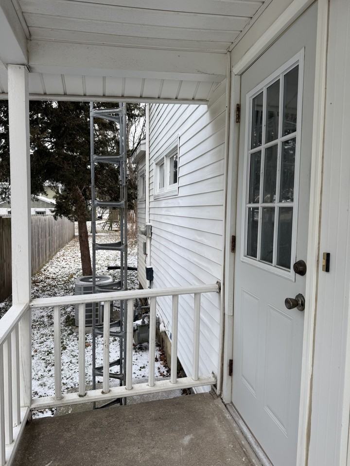 512 Monroe Street - Photo 2 of 9