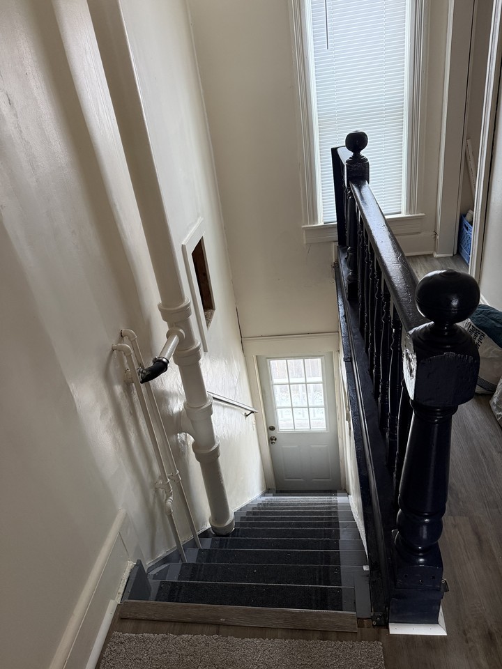 512 Monroe Street - Photo 3 of 9