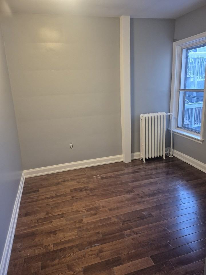 327 Somerset St E - Photo 2 of 10