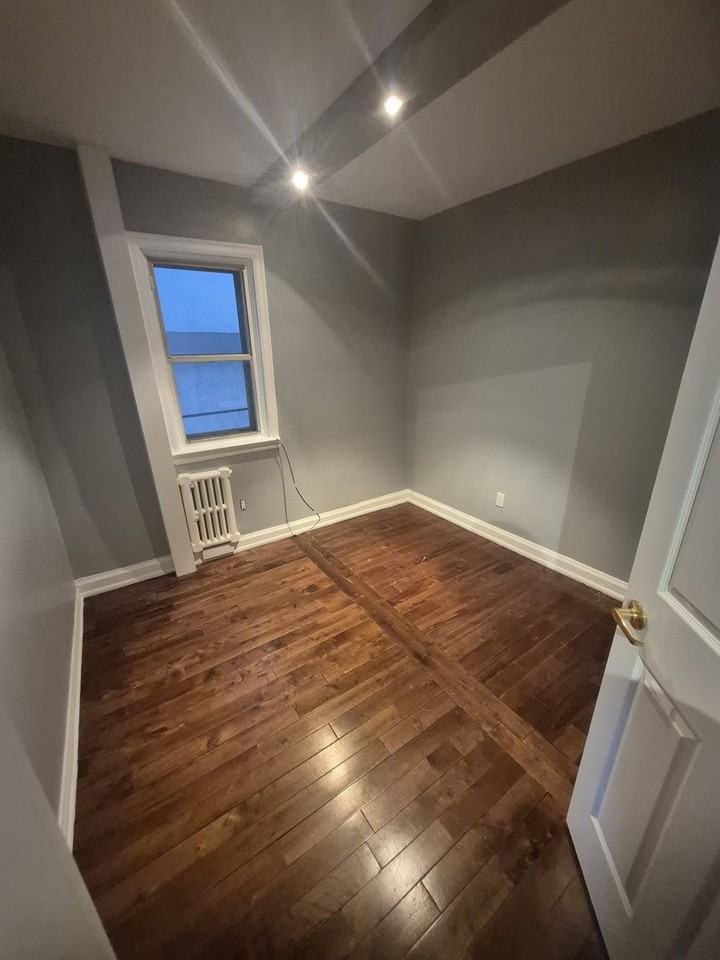 327 Somerset St E - Photo 3 of 10