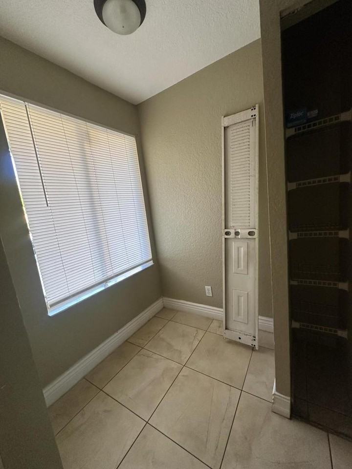 941 Coral Club Dr - Photo 5 of 8