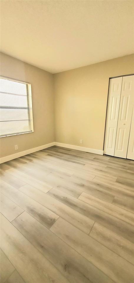 3013 Nw 92nd Ave - Photo 7 of 8