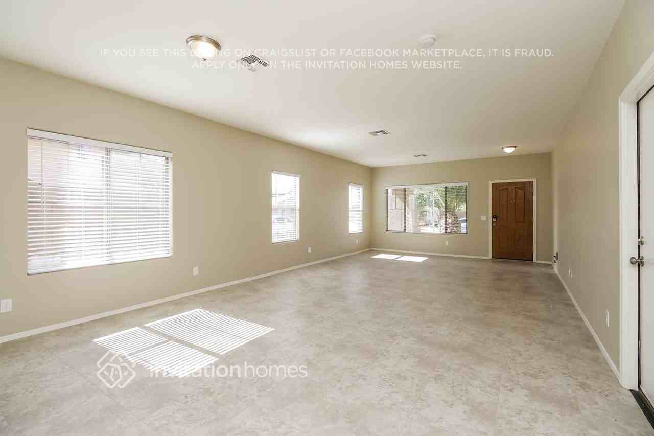 15940 W Mauna Loa Ln - Photo 2 of 22