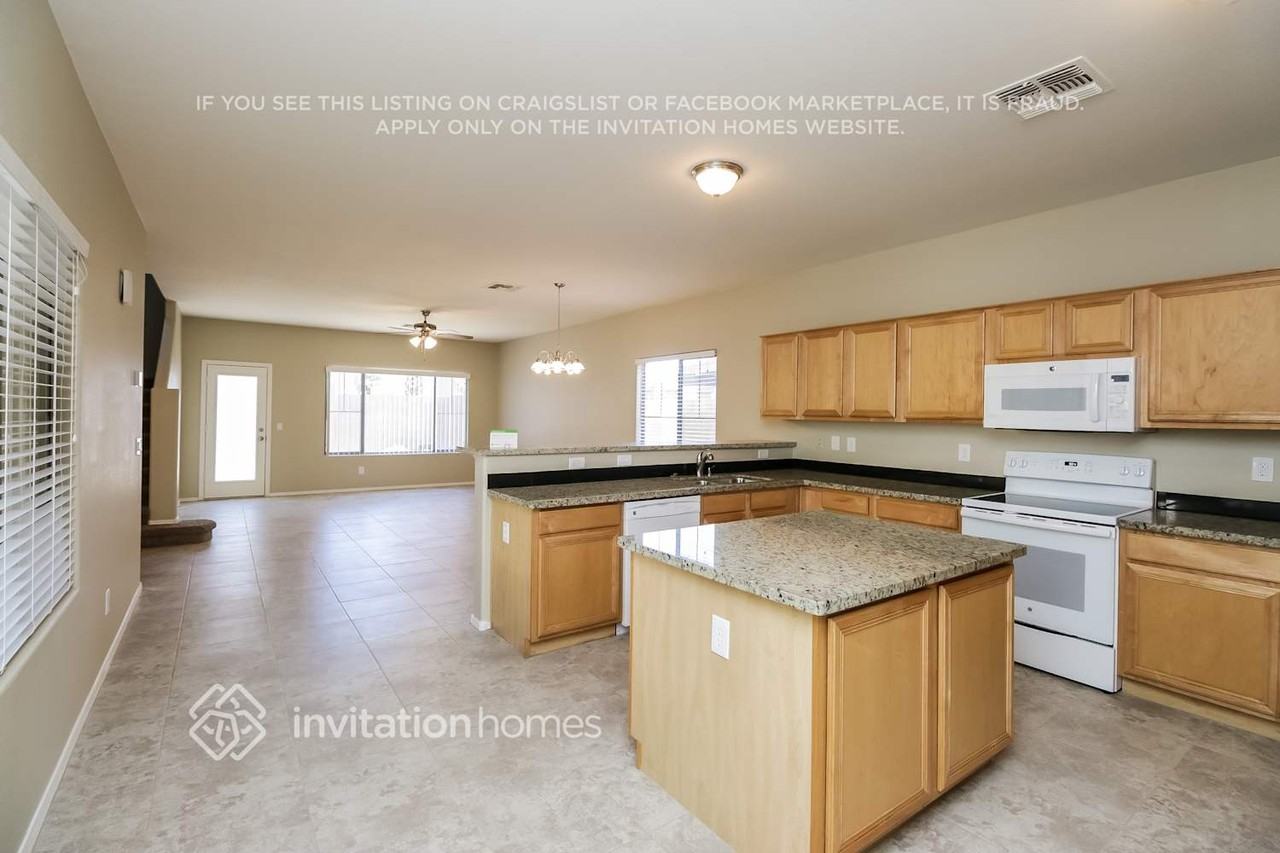 15940 W Mauna Loa Ln - Photo 6 of 22