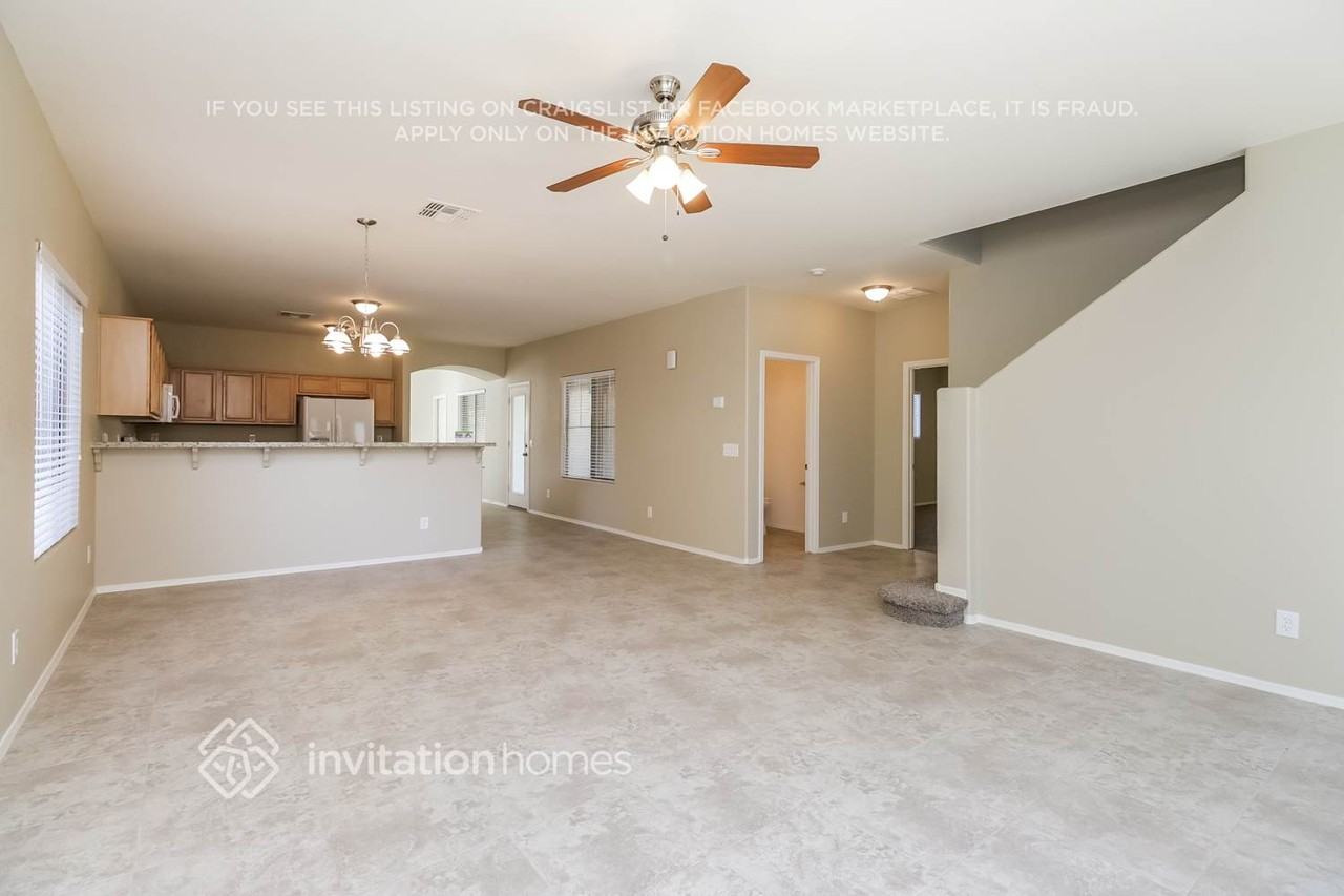 15940 W Mauna Loa Ln - Photo 7 of 22