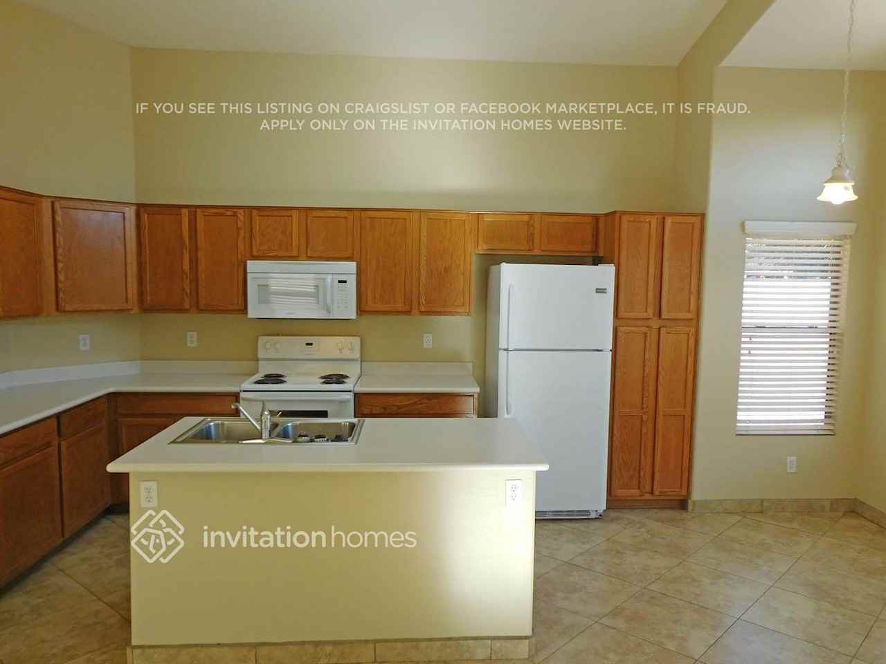 14703 N 148th Ave - Photo 3 of 11