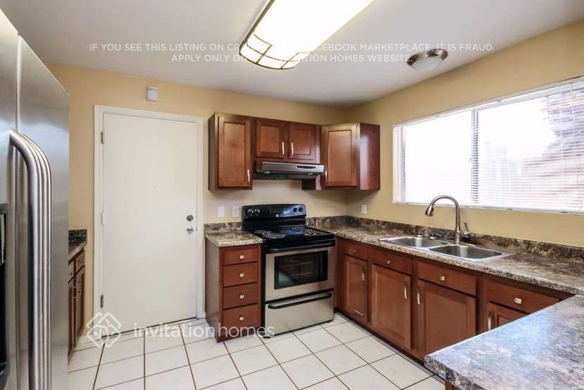 1014 E Marco Polo Rd - Photo 6 of 18